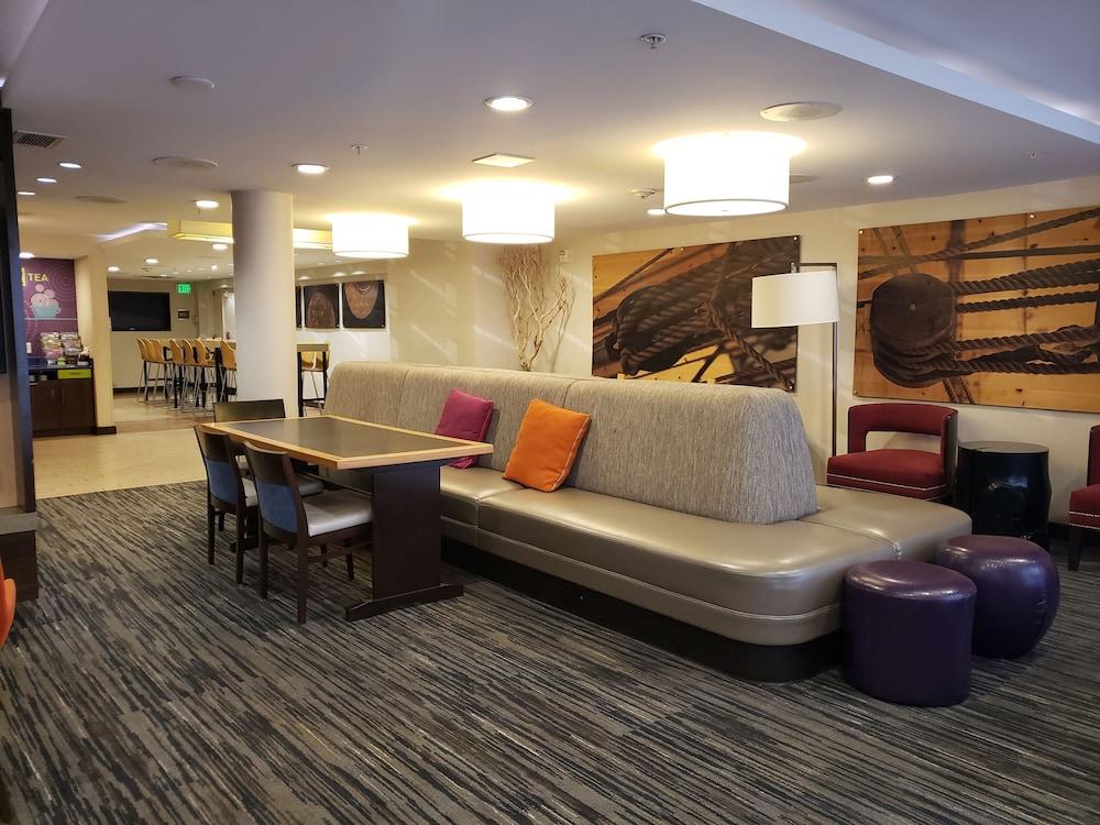 Comfort Inn & Suites Балтимор Екстериор снимка